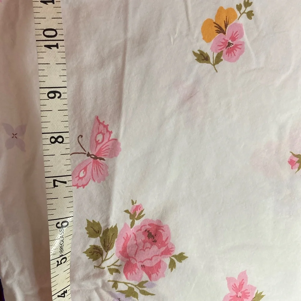 Vintage fitted twin sheet. Pink and orange Floral pattern on‎ white 36 x 70 403